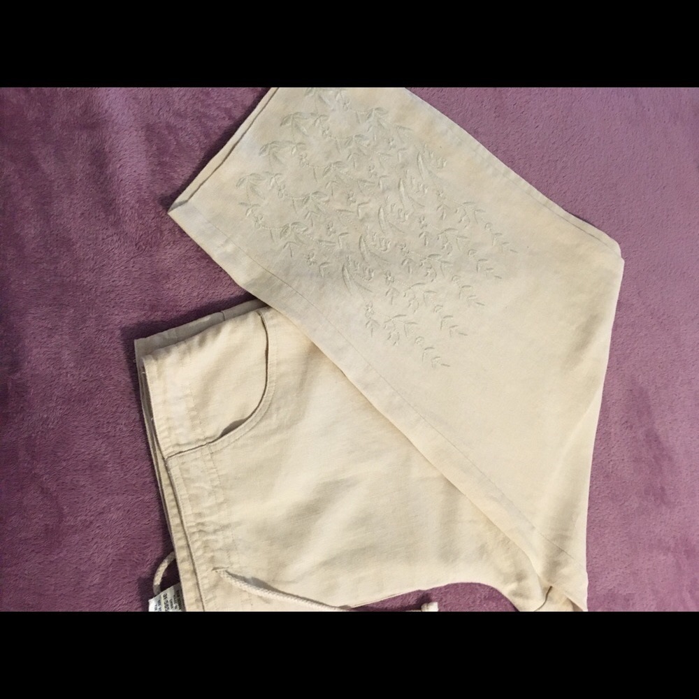 Embroidered crop pants ~ like new 🌷 - Picture 2 of 8
